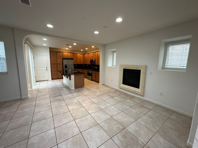 Building Photo - Beautiful 4 Bedroom, 3 Bath Mountain House...