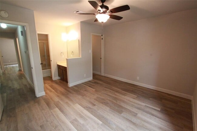 Building Photo - 6811 Thorncliffe Dr