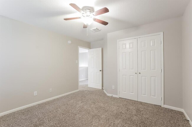 Building Photo - 32434 Hunter Park Ct
