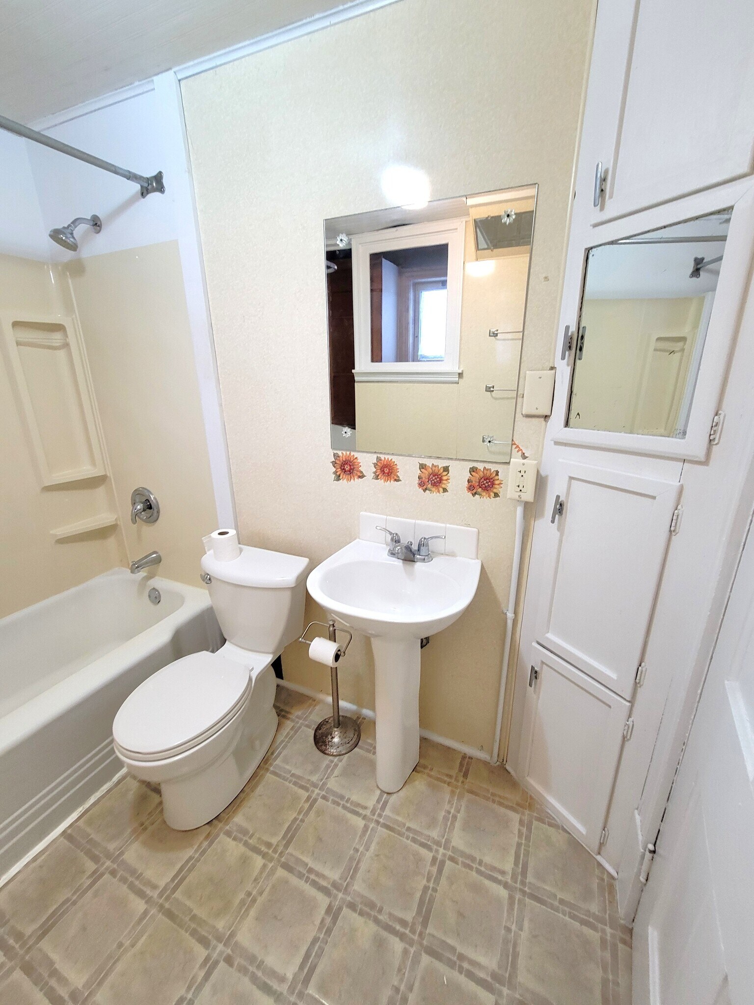 Building Photo - 210 N Fremont St