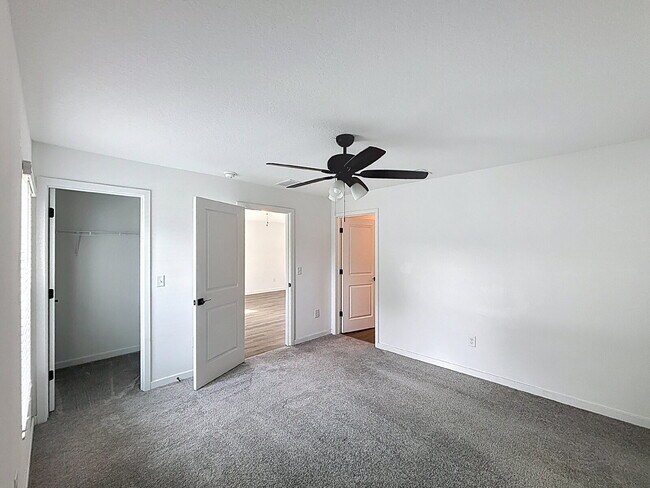 Building Photo - 1270 Ahoy Ave