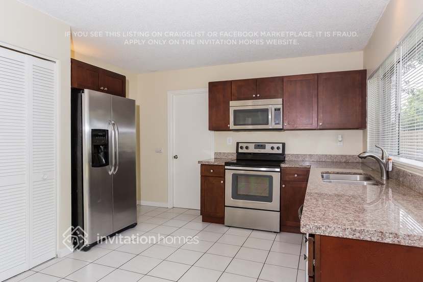 Building Photo - 10431 NW 20th Ct