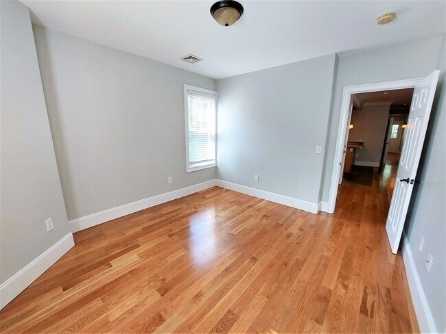 Building Photo - 55 Crawford St