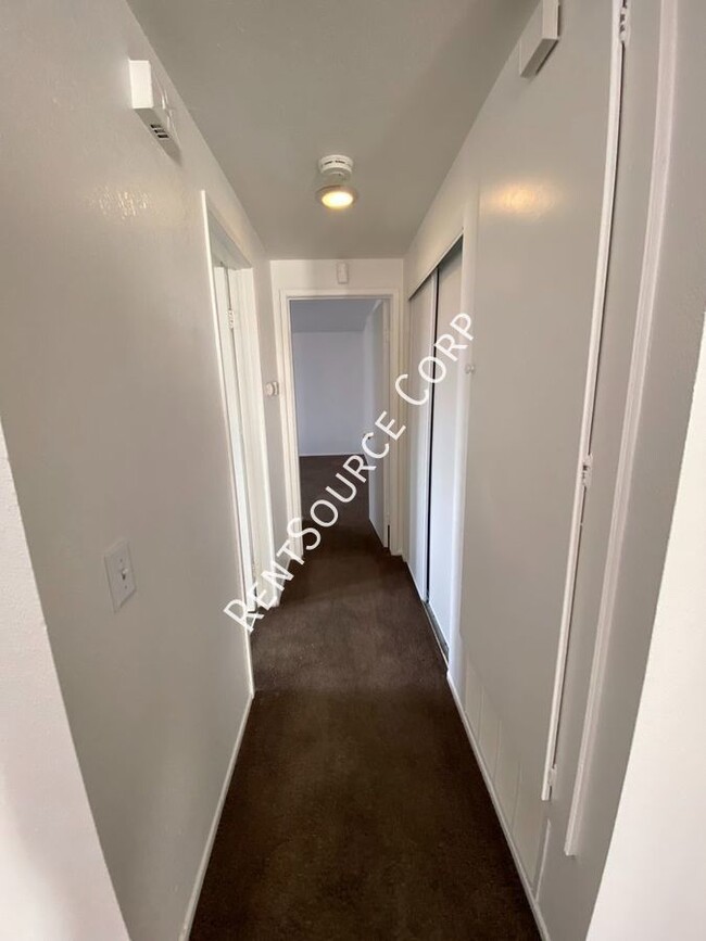 Building Photo - 1 Bedroom 1 Bathroom in Palmdale