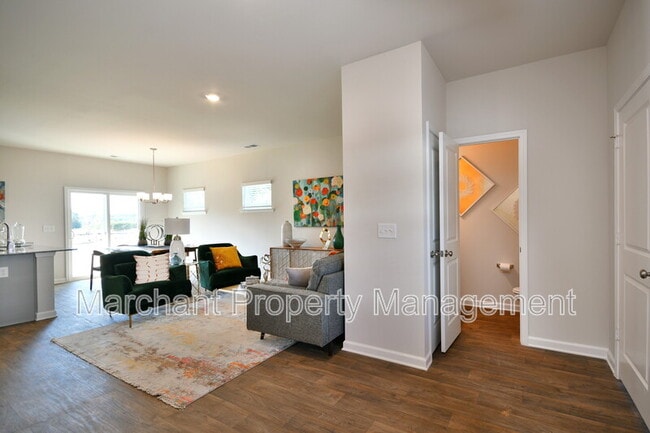 Building Photo - 27 English Ct