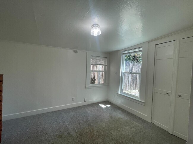 Building Photo - 501 Palmer Ln