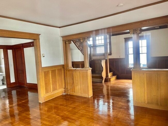 Building Photo - 47 Pleasant St