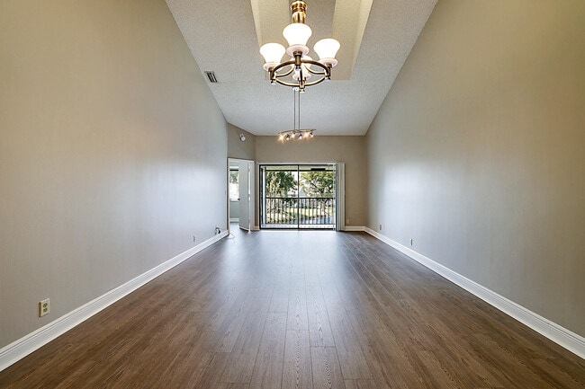 Building Photo - 605 Harbour Pointe Way