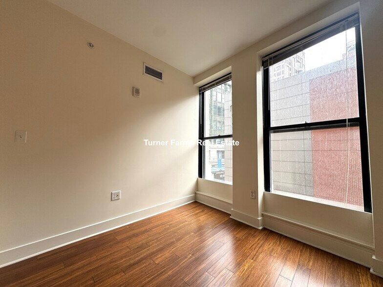 Building Photo - 10 Winter St