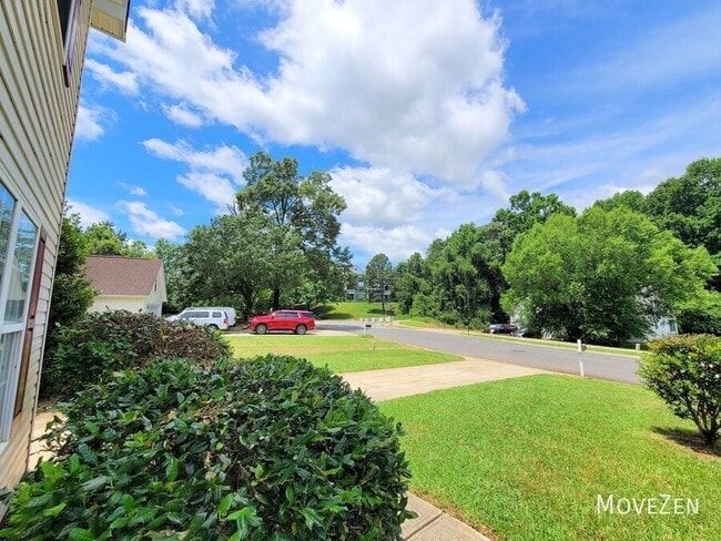 Building Photo - 13531 Willow Falls Rd