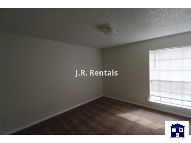 Building Photo - 4503 Mountain View Dr