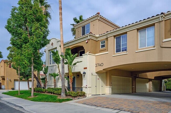 Building Photo - Gorgeous Townhome in Liberty Station!