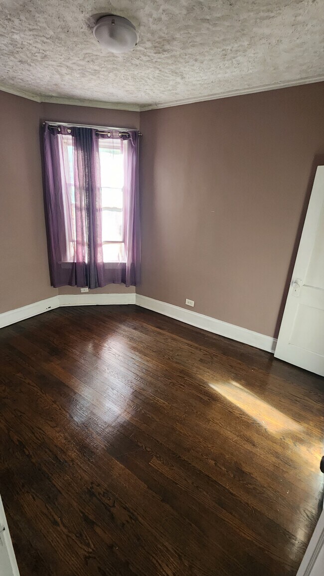 Building Photo - 3119 N Elston Ave