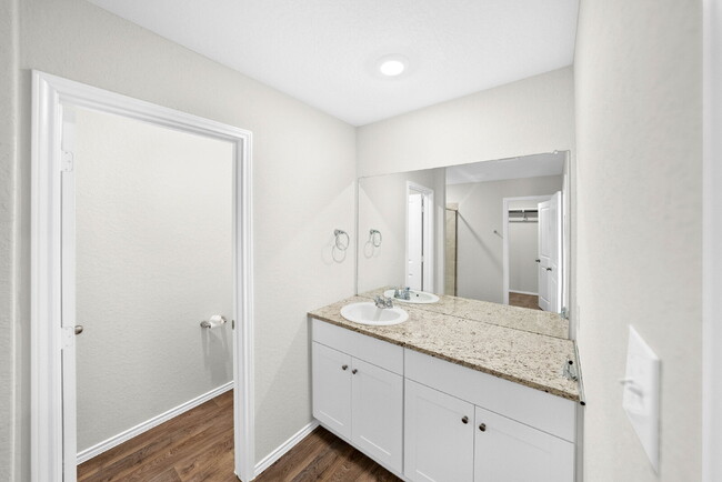Building Photo - 3 Bedroom Rental in Convenient West San An...