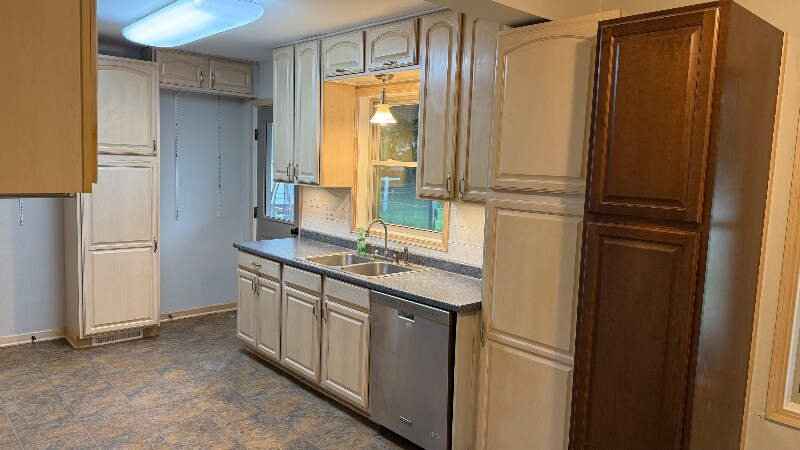 Building Photo - 509 Loomis Dr