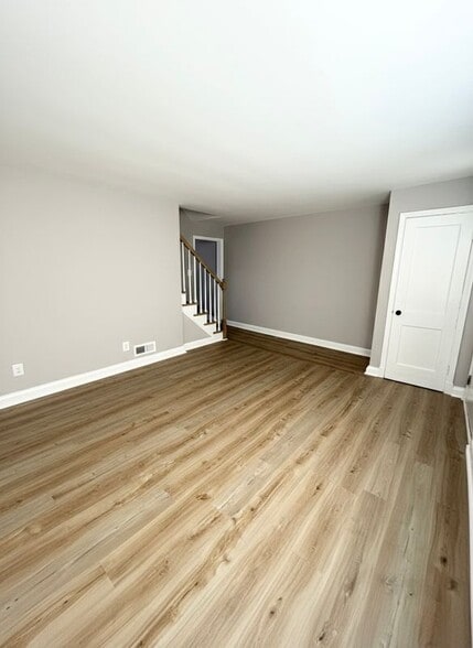 Building Photo - 607 Lucia Ave