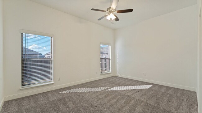 Building Photo - "Charming 3-Bed Oasis with Granite Touches & Cozy Fireplace in Bentonville!"