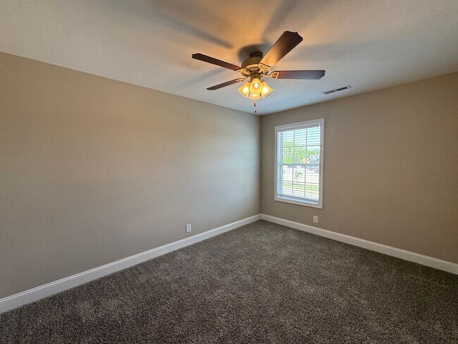 Building Photo - Gorgeous, Like New Home For Rent in Sango!