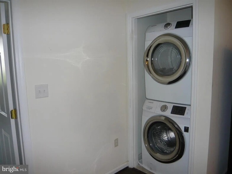 Building Photo - 2517 Saint Paul St