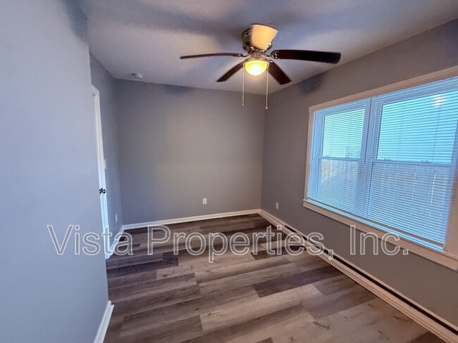 Building Photo - 538 University Ave