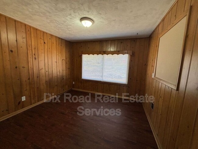 Building Photo - 110 N Heinkel Rd