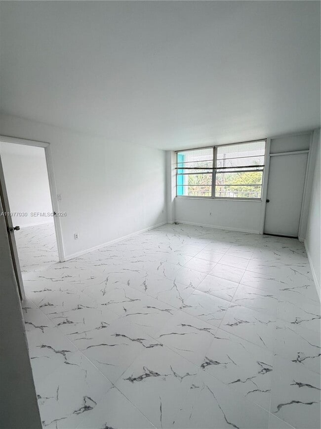 Building Photo - 36 Island Ave