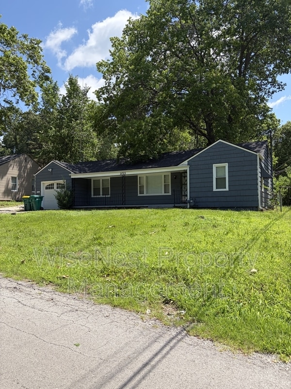 Building Photo - 2725 N 47th Terrace