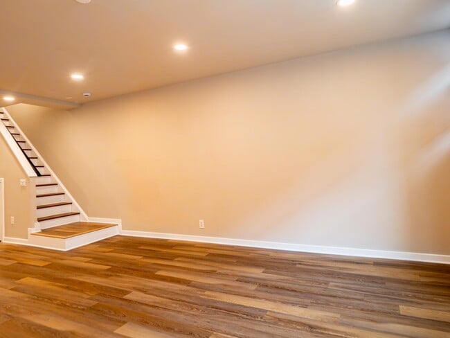 Building Photo - 161 Brown St