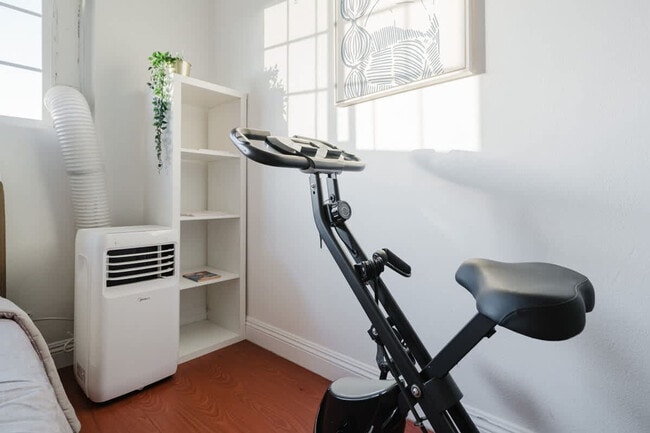 Building Photo - 2304 E 14th St