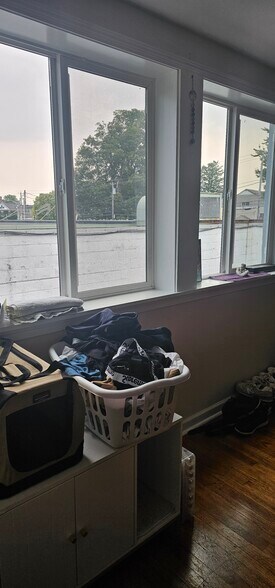 Building Photo - 312 S Main St