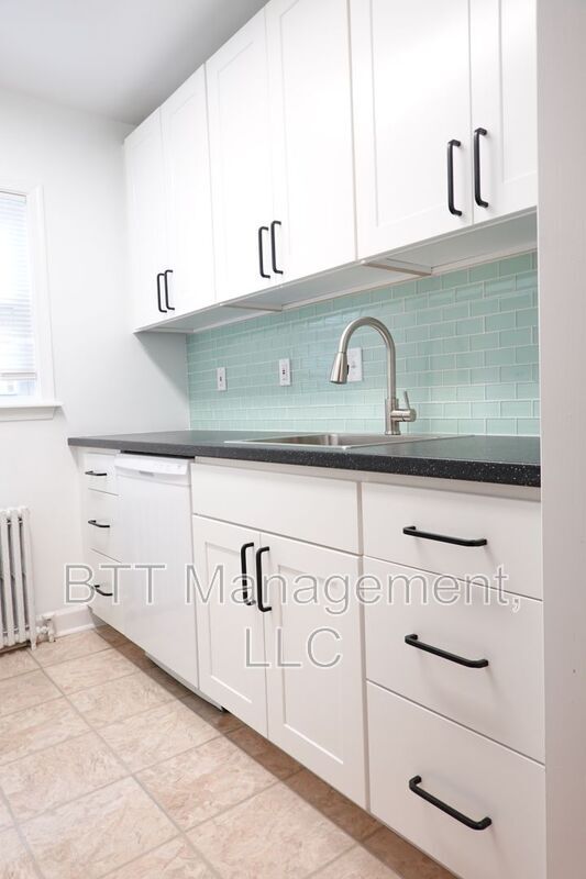 Building Photo - 8406 Greenwood Ave