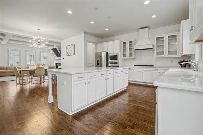 Building Photo - 2500 Skyland Dr NE