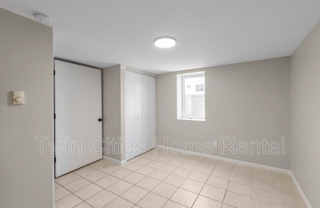 Building Photo - 2081 Hillview Rd