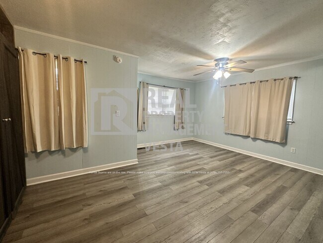 Building Photo - 346 E Main St