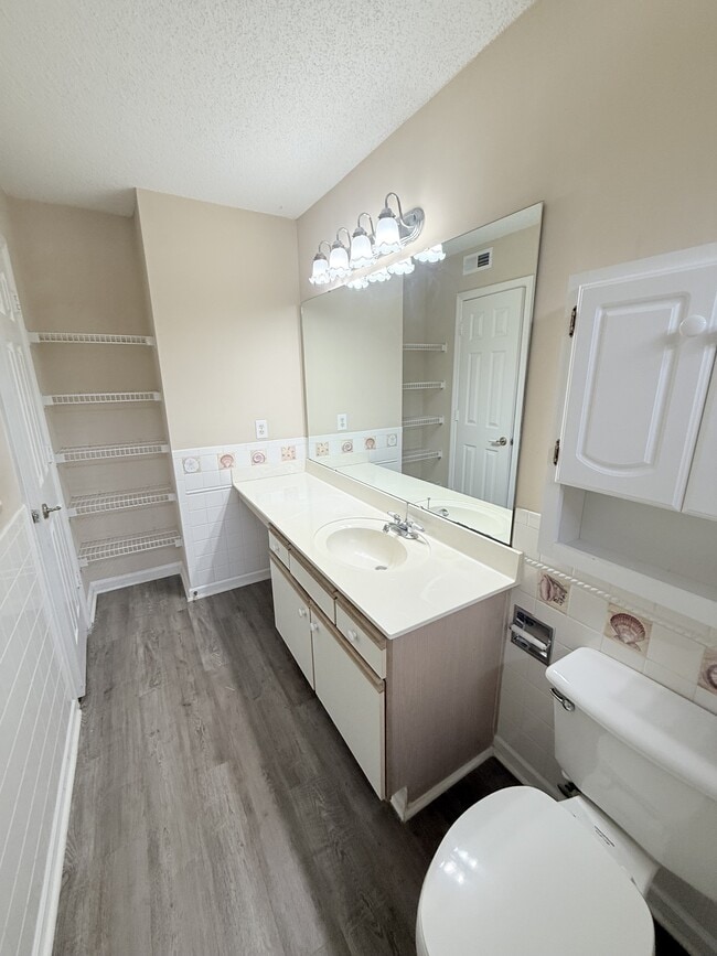 Building Photo - 8558 Hopkins Cir