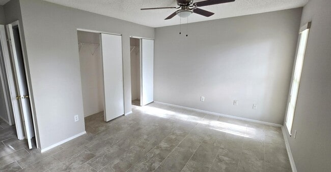 Building Photo - 391 Buttonwood Dr
