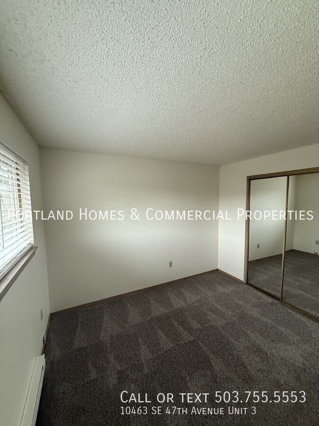 Building Photo - Milwaukie Triplex - 2 Bedroom