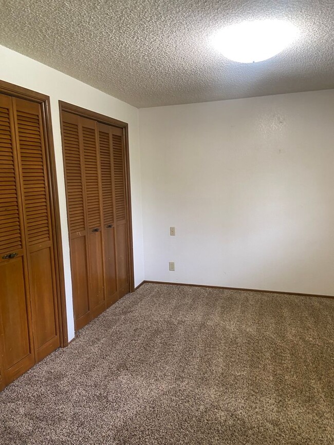 Building Photo - 2772el