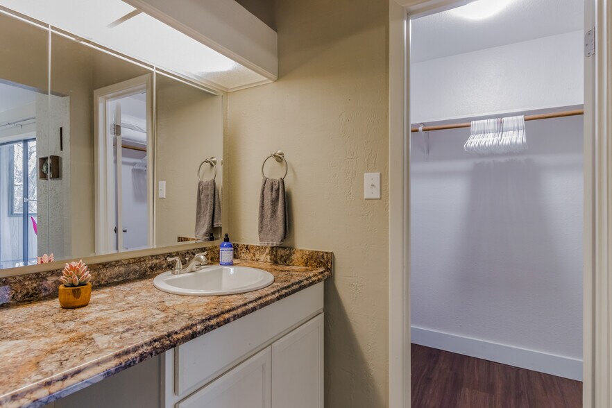 Building Photo - 2008 Jones Rd