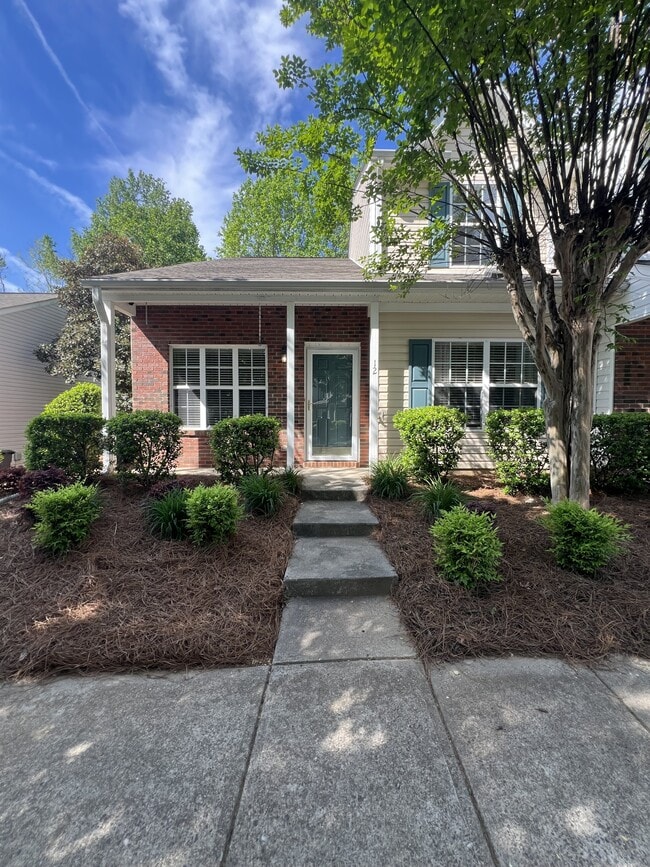 Building Photo - 12 Tannenbaum Cir