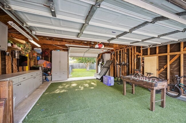 Building Photo - 16131 Castlegrove Ct