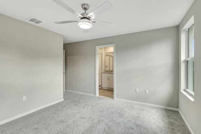 Building Photo - 5694 SE Edgewater Cir