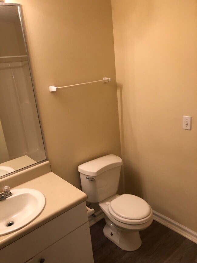 Building Photo - Upgraded 2 bed/ 2 bath