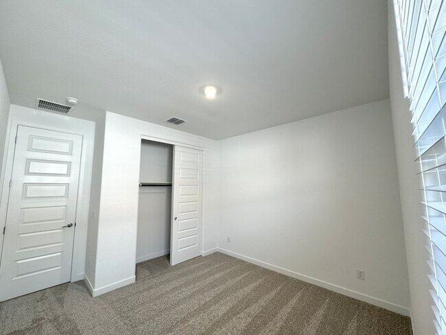 Building Photo - MOVE IN READY! New 5-Bedroom Home in Goody...