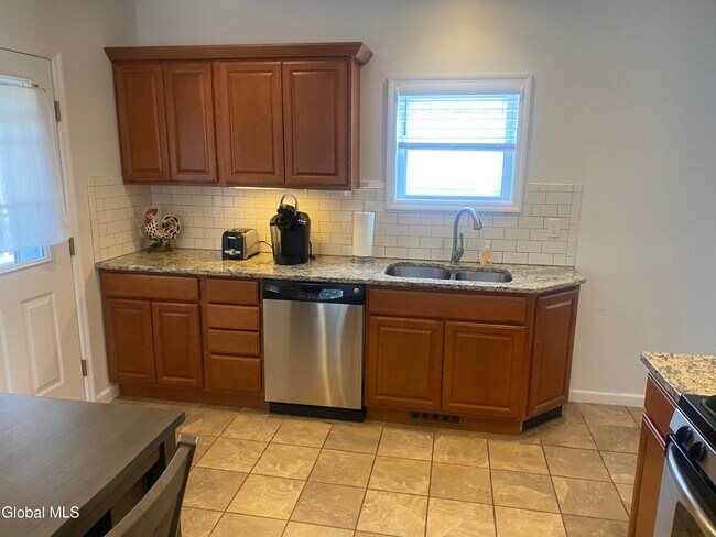 Building Photo - 165 Lake Ave