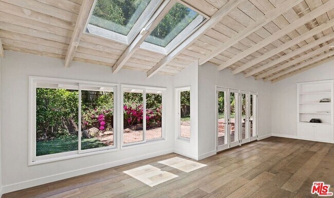 Building Photo - 3933 Mandeville Canyon Rd