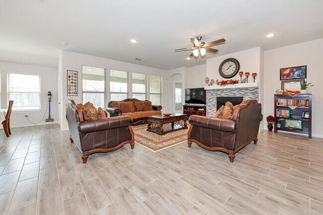 Building Photo - 6915 Twilight Elm Trace