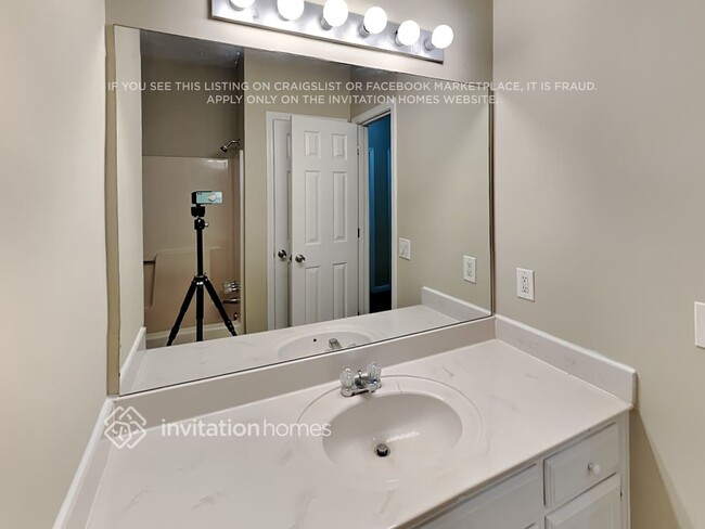 Building Photo - 2041 Flint Hill Dr