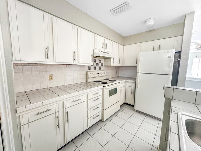 Building Photo - "Charming 2-Bed, 2-Bath Retreat in McAllen's Heart – 1,212 Sq Ft of Comfort!"