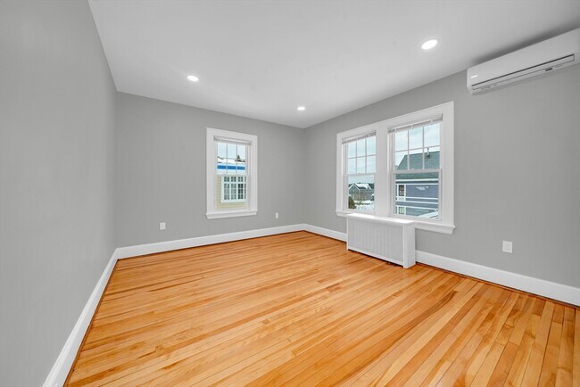 Building Photo - 28 Richardson Ave